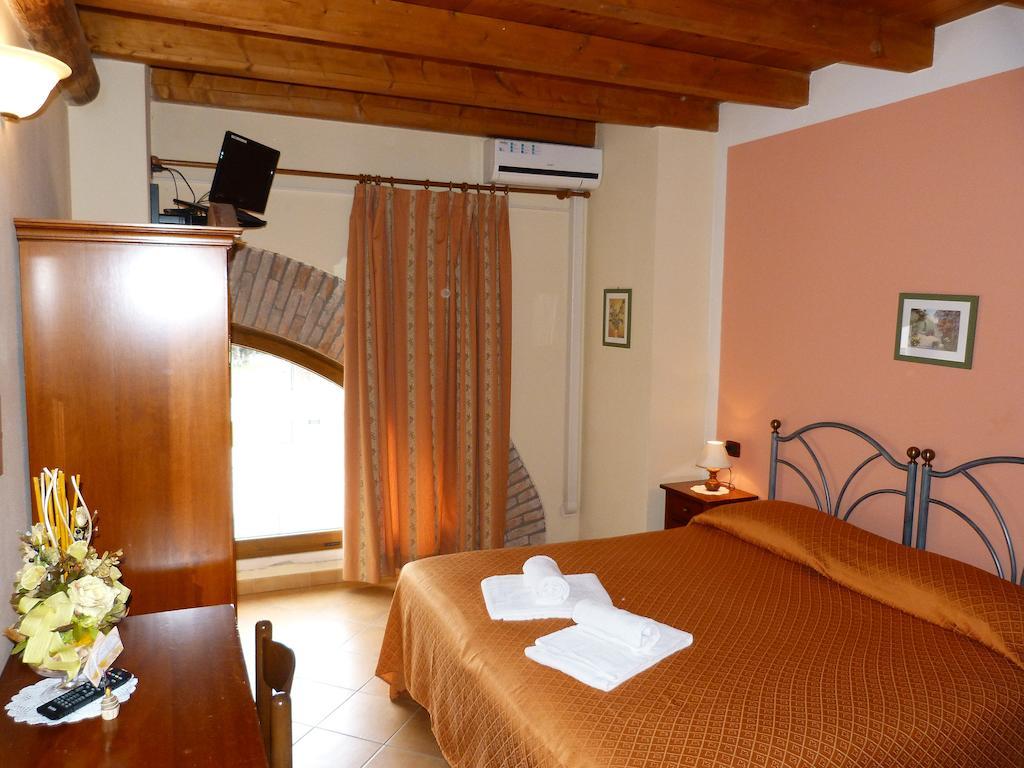 Agriturismo Ai Due Volti Dossobuono Quarto foto
